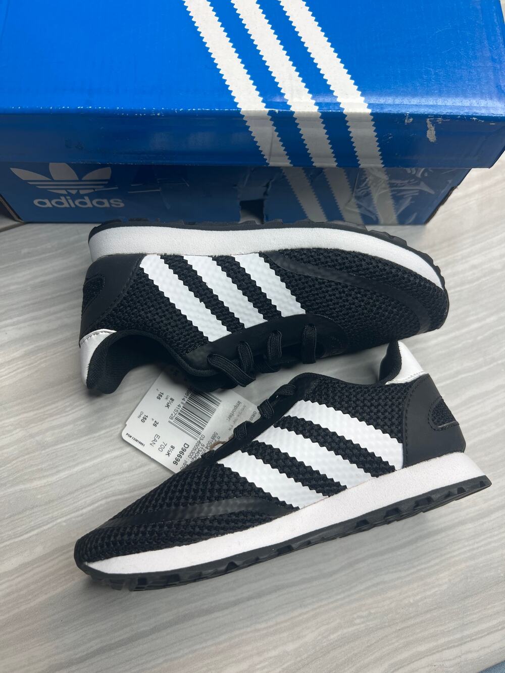 Adidas Black and white kids size 9K D96696